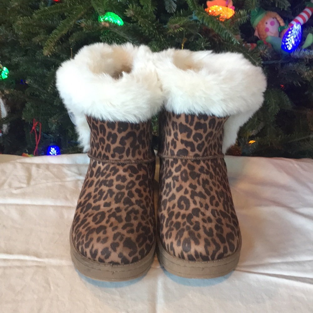 SO Brand Cheetah Boots. Girls, size 6. Worn few times. Super condition.